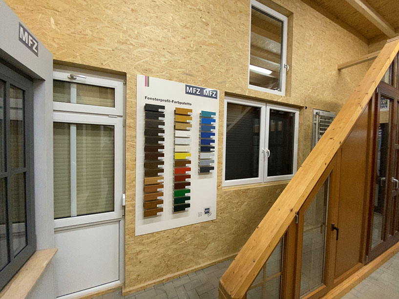 MFZ Innen Ausstellung -Fenster mit Brüstung & Oberlicht & Dekorübersicht Tafel Fenster & Türen