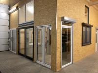 MFZ Innen Ausstellung - 1 & 2 flügelige Kunststoff Balkontür mit Aufsatz & Vorbau Rollläden
